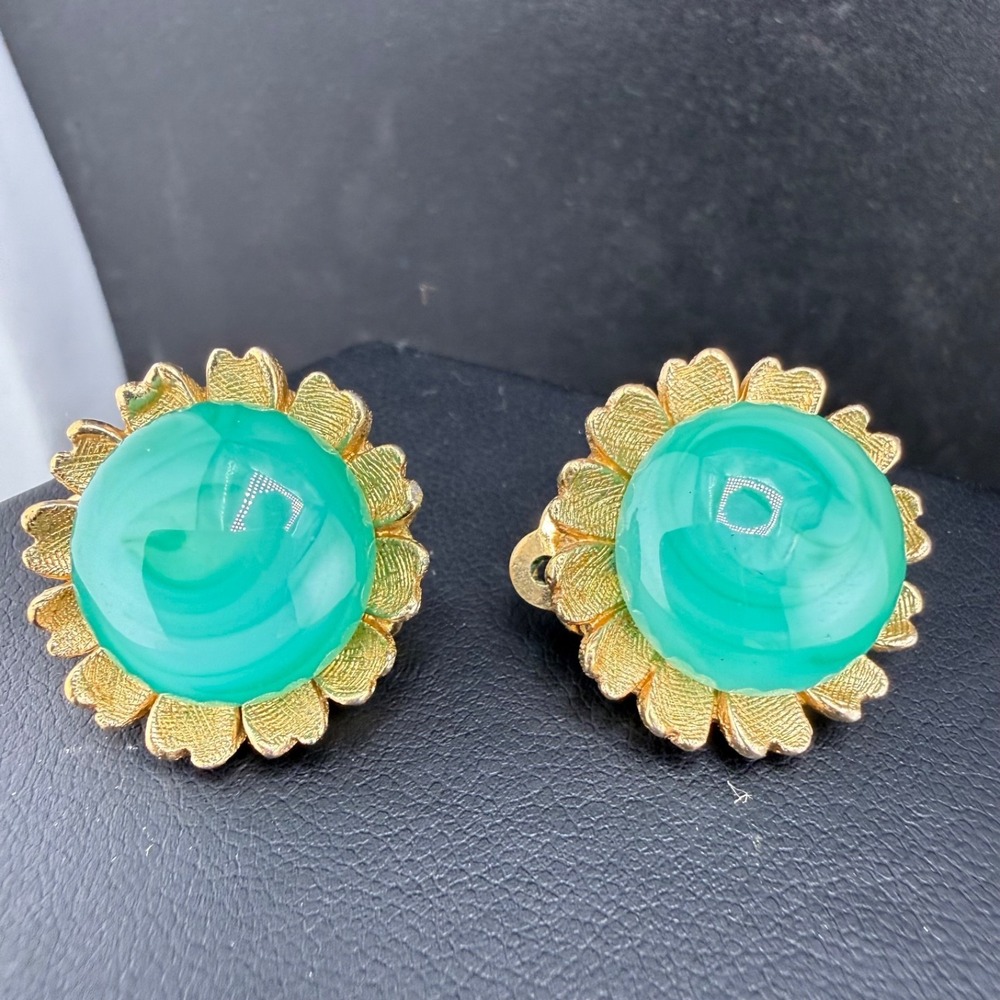 Vintage Ciner Clip On Earrings Gold‎ Tone Green Signed